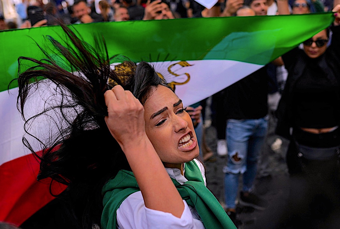Proteste e scontri per l’omicidio di Jîna