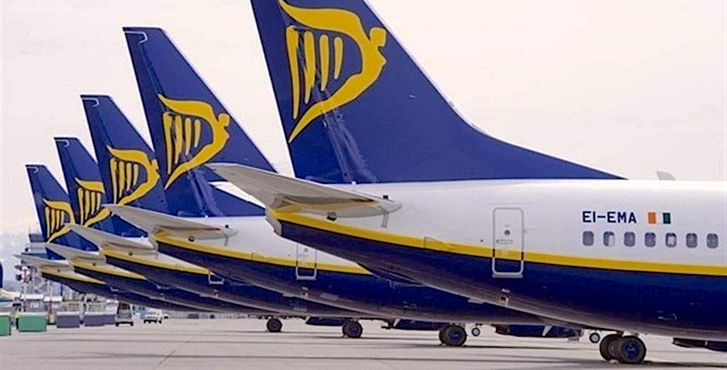 Ryanair introduce il titolo neutro “Mx” e promette di abolire “Signorina”